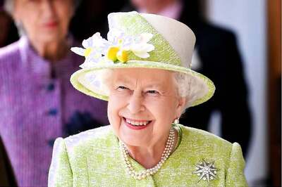 'Rise Up to the Challenge': Queen Elizabeth II to Give Rare TV Speech, Will Praise UK's Covid-19 Battle