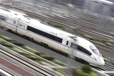 This train can run at 3,000 km an hour