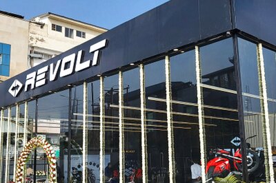 Revolt Motors Opens Lifestyle Experience Cafe in Noida; 21st Retail Store in India