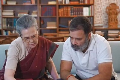 Armed With 'Parampara' Trump Card, Can Gandhis Win Over Amethi & Raebareli? Congress Makes Last-Ditch Effort on Turfs