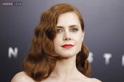 Amy Adams breaks down while talking about Philip Seymour Hoffman
