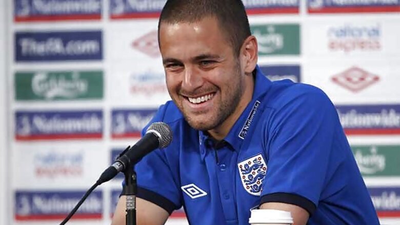 Liverpool signs Joe Cole on 4-year deal