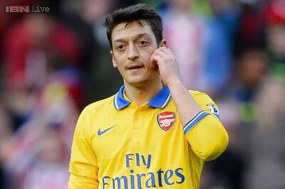 Arsenal's Mesut Ozil out for four weeks