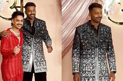 Hardik Pandya Arrives Alone at Anant-Radhika's Sangeet, Poses With Ishan Kishan Amid Divorce Rumours