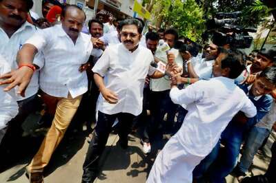 It's Advantage EPS-OPS as TN Speaker Disqualifies 18 Pro-Dinakaran MLAs