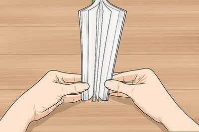 10 Easy Ways to Get Rid of Musty Smells from Books