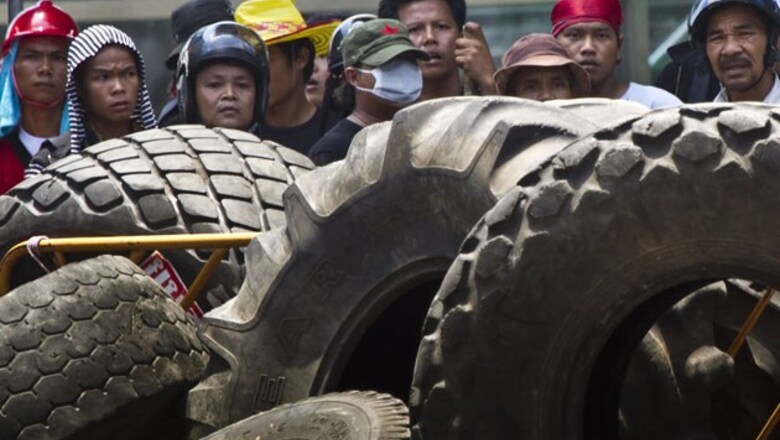 Bangkok: troops fire on rioting protesters