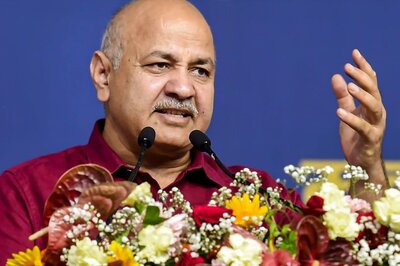 Delhi Dy CM Emphasises Need to Instill Confidence in Children