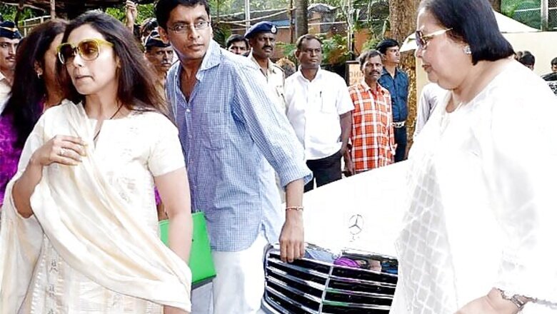 Rani Mukerji and Pam Chopra attend Madhuri's father's prayer meet