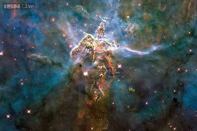 Hubble spots gigantic 'magnifying glass' galaxy