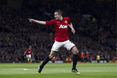 Champions Man Utd, Van Persie visit Arsenal