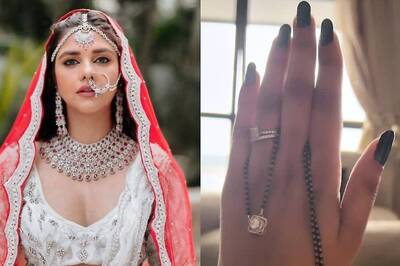 Dalljiet Kaur Holds Mangalsutra In New Photo Amid Separation Battle With Husband Nikhil Patel