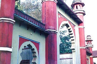 Kerala college suspends a Boy who questions ‘Boys & Girls Should not Sit Together Rule’