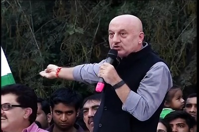 How can those who talk against the country be hailed as heroes?: Anupam Kher in JNU