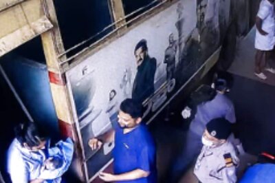 Kerala Woman Gives Birth On KSRTC Bus, Gets Assisted By Hospital Staff in Viral Video