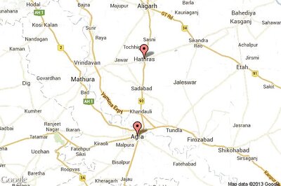 1 killed, 2 injured as car rams into a stationary truck on Agra-Hathras road