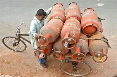 Days Ahead of Union Budget, Price of Non-subsidised LPG Cooking Cylinder Reduced by Over Rs 100