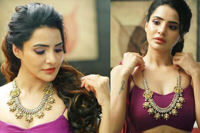 Actress Ashu Reddy Looks Drop-dead Gorgeous In A Plum Saree