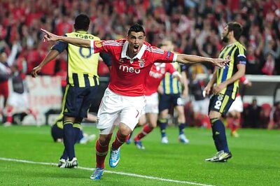 Oscar Cardozo fires Benfica into Europa League final