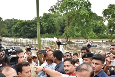 Specially-Abled Girl Reaches Out to Himanta Sarma for Help, CM Assures Immediate Help; Video Goes Viral