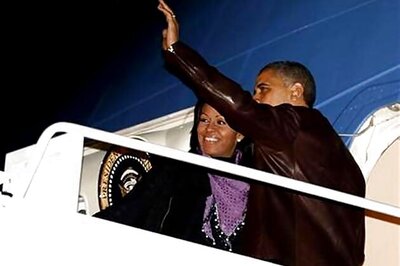 Obama back from Hawaii, Congress bickers on cliff