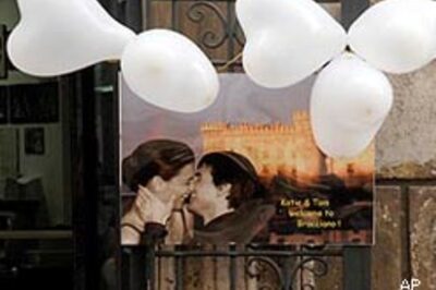 Tom Cruise weds Katie Holmes