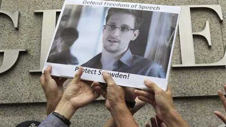 Snowden slips out of Moscow airport after Russia grants him temporary asylum