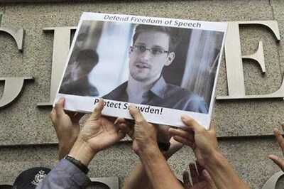 Snowden slips out of Moscow airport after Russia grants him temporary asylum