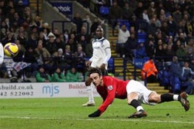 Manchester United eye Sahara sponsorship