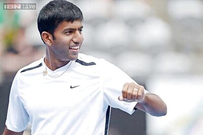 Rohan Bopanna crashes out of French Open