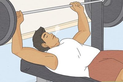 How to Breathe Correctly While Bench Pressing