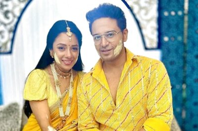 Anupamaa: Anuj Kapadia Trends On Twitter After Gaurav Khanna Touches Rupali Ganguly’s Feet During Haldi