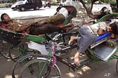 Don't ban rickshaws: Social activists