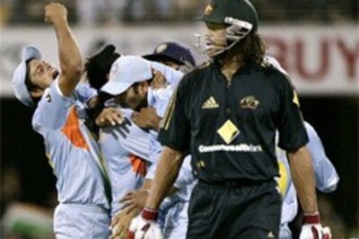 BCCI announces Rs 10 crore award for Dhoni's men