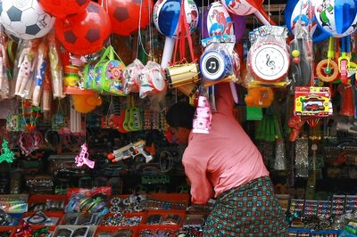 Norms Barring Obstruction of Roads, Pavements by Shops Be Followed During Religious Festivals: Kerala HC