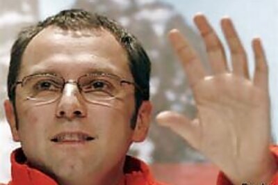 Ferrari drivers to start off equal, says new boss