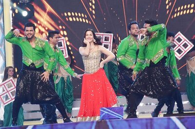 Elli AvrRam Meets and Hangs Out With Akon, See Pics