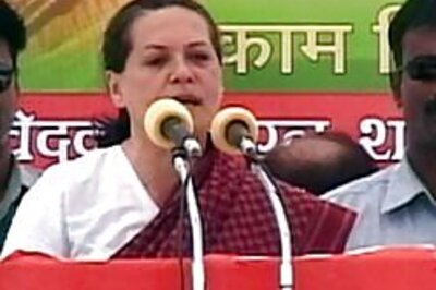 On Andhra tour, Sonia goes all out to woo women