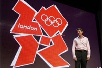 London's logo trouble, F1 hotting up