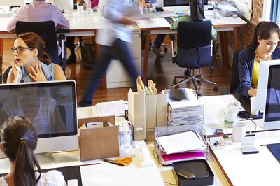 India's Services PMI Growth Slumps to 6-month Low In September on Cooling Demand -PMI