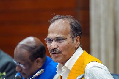 On Cam | Adhir Chowdhury Confronts Drunk Men After They Stop His Car in Behrampore, Cong Alleges TMC’s Role