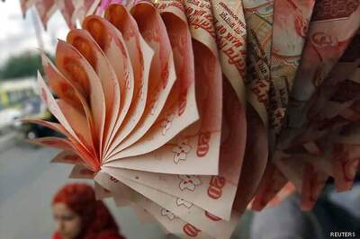 Rupee gains 19 paise against dollar in early trade