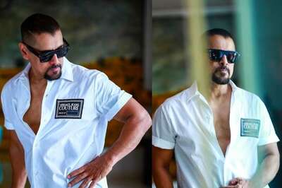 Chiyaan Vikram Looks Uber Cool In His New Short Hair Look