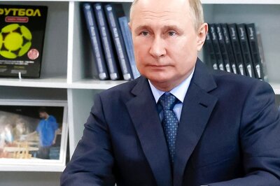 Vladimir Putin Signs Decree to Fast-track Russian Citizenship for Ukrainians