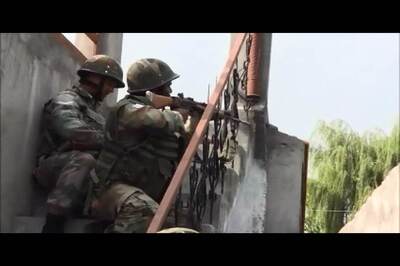 Indian, Pakistani Army Trade Heavy Fire on LoC