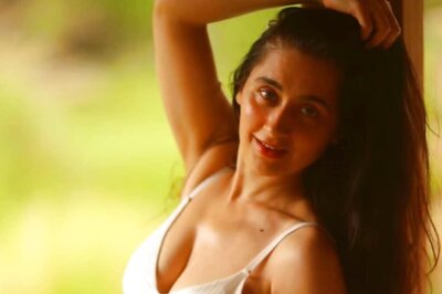 Sexy ! Sanjeeda Shaikh Looks Hot, Flaunts Her Curves in Crop Top And Jeans; Photos Goes Viral