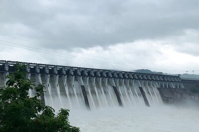 Selfie Proves Fatal as Four Family Members Fall into Tamil Nadu Dam While Posing