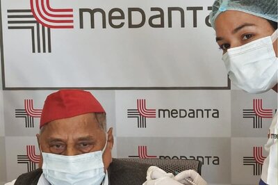 Mulayam Singh Yadav Gets Covid Jab, BJP 'Hopes' Akhilesh Will Take Inspiration from SP Patriarch