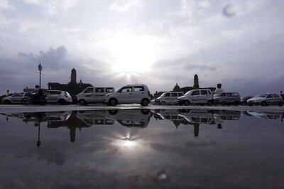 Pleasant Morning in Delhi, Thunder or Lightning Likely Later in Day