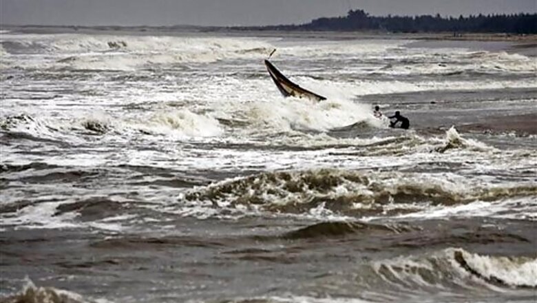Phailin threat looms large over North Andhra, panic in three districts